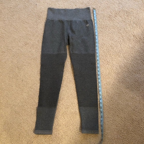 Like new ribbed athletic sport workout leggings S - Picture 3 of 5